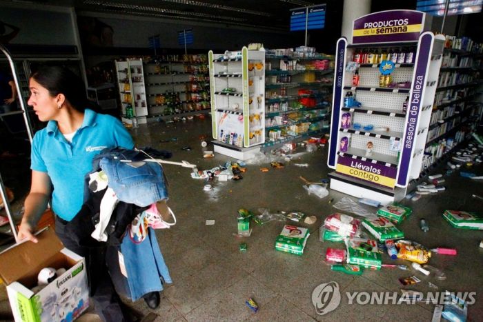 베네수엘라 서부, 40도 폭염 속 정전 계속…"300여개 상점 약탈"