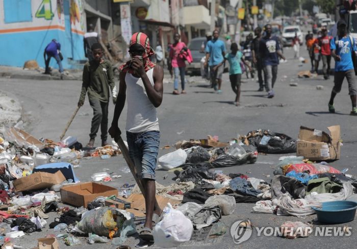 갱단 활보·연료난 시위…아이티 총리 "다들 진정" 호소