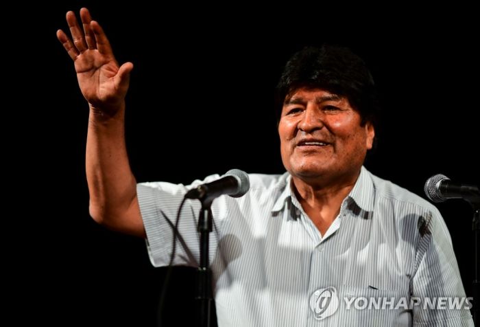 망명중 정치활동 본격화하는 모랄레스…"국경서 정당집회 열 것"