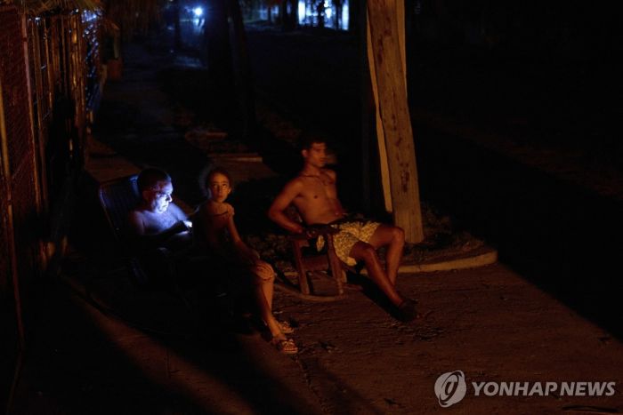 트럼프, '쿠바 제재' 강화 지시…바이든 정책 뒤집기