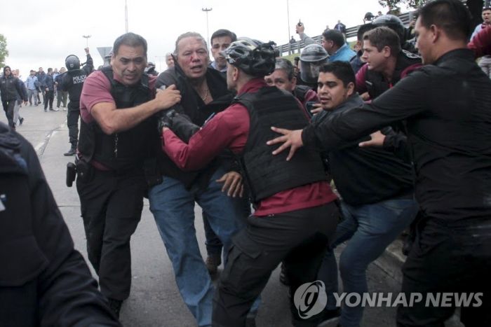 아르헨 지방장관, 버스기사 시위현장 갔다가 무차별 폭행 당해