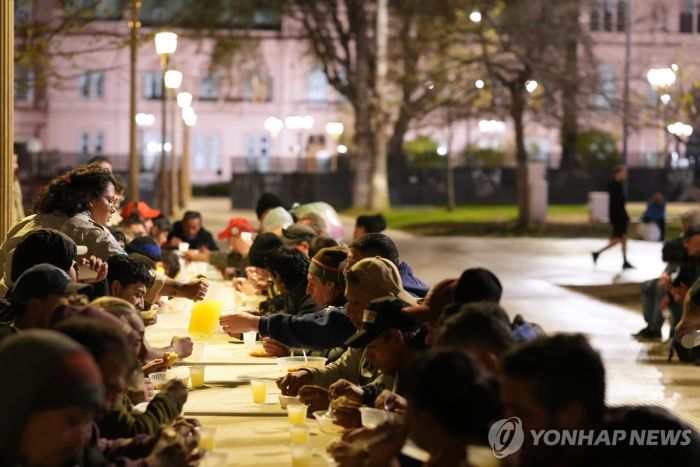집도 차도 아닌 생필품 사려고 빚낸 아르헨티나 국민