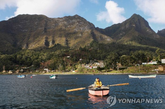 칠레 로빈슨 크루소섬 '보물찾기' 둘러싸고 환경 파괴 논란