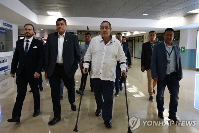 베네수엘라, 과이도 만나러간 과테말라 대통령 당선인 입국 불허