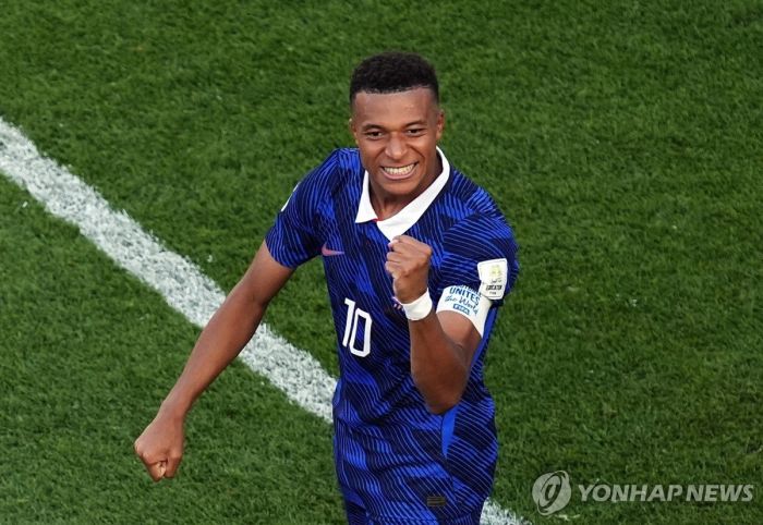 [월드컵] 음바페, '인종차별 발언' 파라과이 정치인 규탄