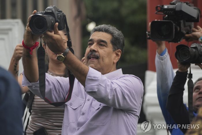 베네수 야권, 반정부시위 예고…親마두로 민병대는 러 소총 무장