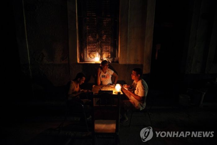 소셜미디어에 떠밀린 쿠바 정부…전국 연쇄 정전 뒤늦게 시인