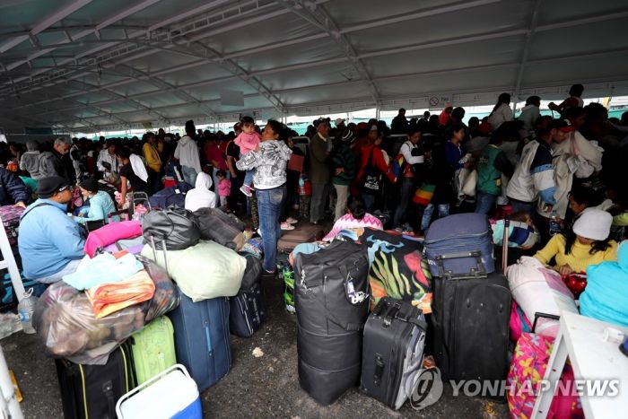 베네수엘라 탈출한 국민 460만명…문턱 높이는 중남미 국가들