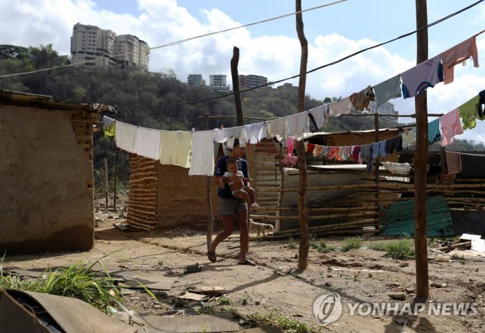 경제난 심화하는 베네수엘라…"아이티보다도 가난해져"