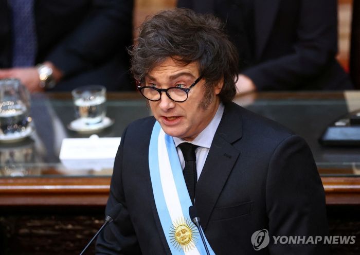 아르헨 밀레이 지지율에 '경고등'…한달새 7%P 폭락