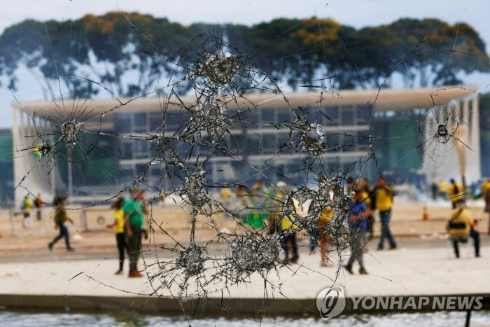 [르포] 설마 설마 했는데, 이런 일이…브라질 충격 속 "역사의 수치"
