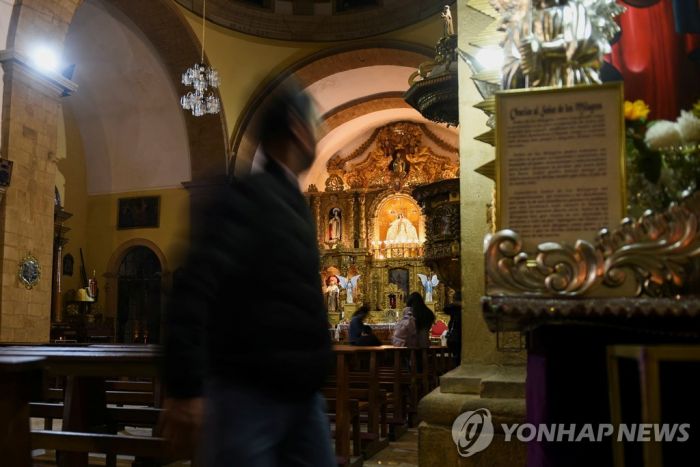 "낮엔 천사, 밤엔 악마"…볼리비아 성직자들, 성학대 추문