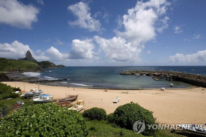 브라질 '환상의섬' 다시 여행객 받는데…"코로나 걸렸던 사람만"