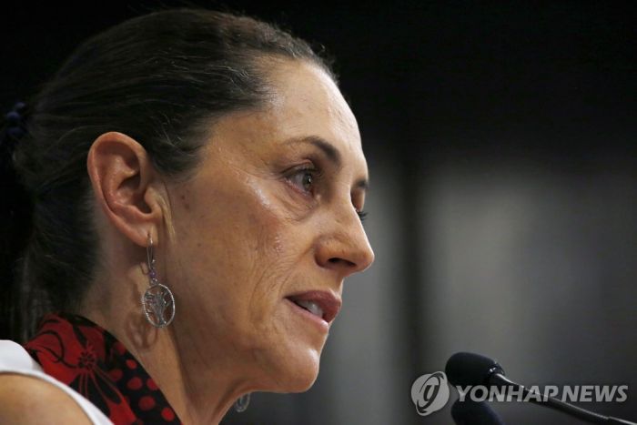 멕시코시티 공립학교 남학생, 치마 교복 입어도 된다