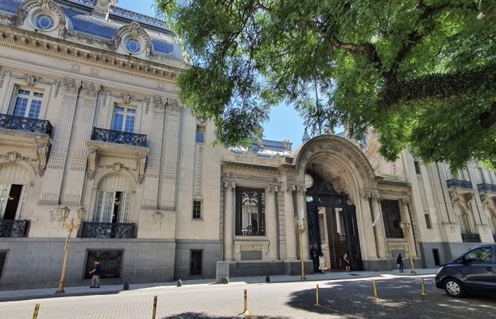 아르헨 외교관들, 파업 카드 '만지작'…해외수당 과세에 발끈