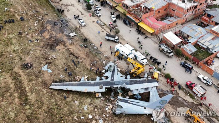 '군용기 추락 20여명 사망' 볼리비아 국가 애도기간 선포