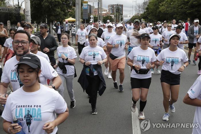 '콜롬비아 野 대선주자 암살미수' 10대에 총 쥐여준 남성 체포