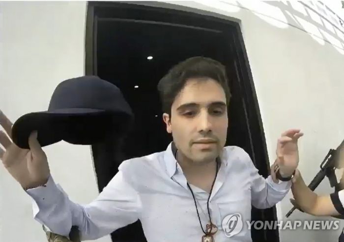마약왕 아들 만류에도 계속된 총격…멕시코, 체포작전 영상 공개