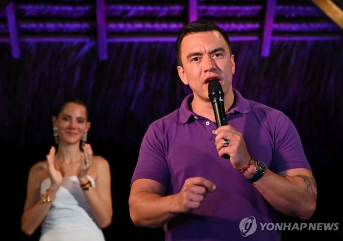 에콰도르 대선서 '친미 중도우파' 37세 노보아 연임 성공(종합)