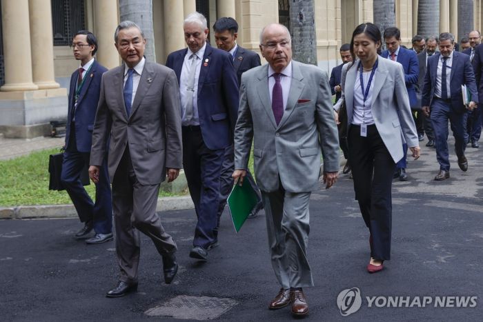 中러 주도 브릭스, '보호주의 부활' 우려하며 美 비판