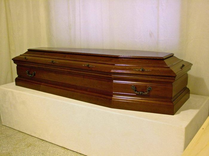 'Dead' woman found breathing in coffin at own fune…
