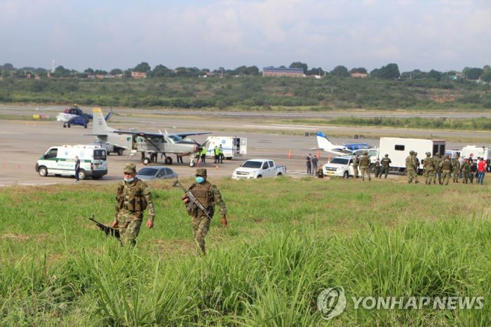 콜롬비아 공항 인근서 폭발물 두 차례 터져…경찰관 2명 사망(종합)
