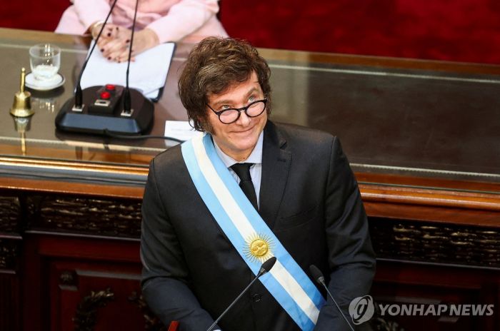 아르헨 밀레이, 셀프급여인상 논란일자 노동차관 경질…희생양?
