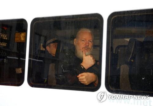 에콰도르, 어산지 체포 앞서 영국측 '신변 안전' 언질 받아