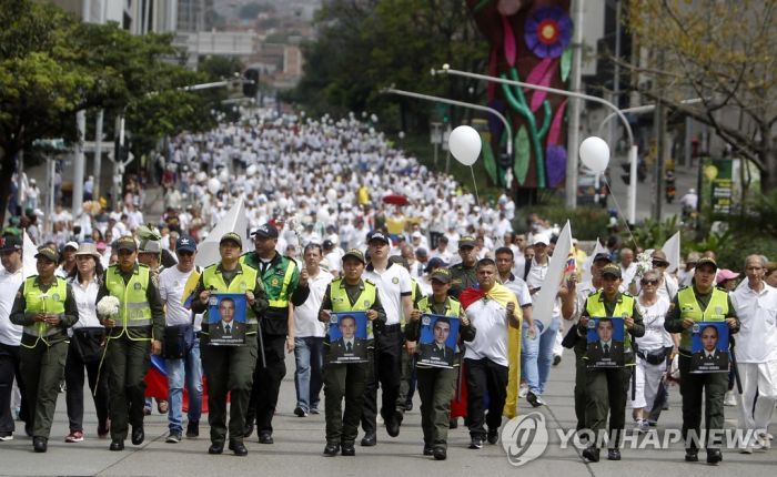 콜롬비아 반군, 차량폭탄 테러 배후 자처…"합법적 전쟁행위"