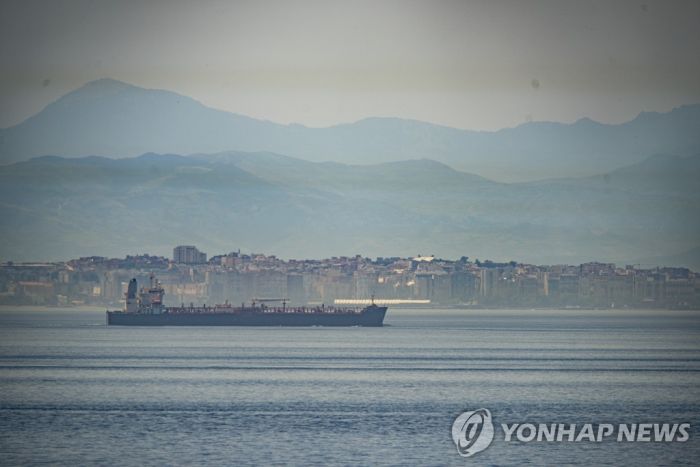 '연료난' 베네수엘라에 이란 휘발유 실은 유조선 도착