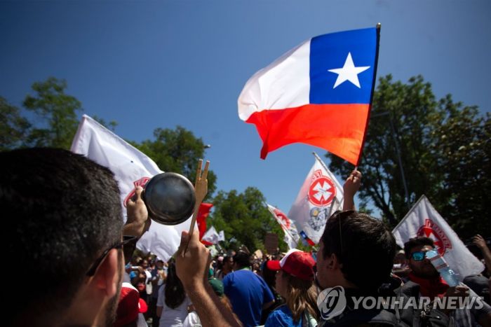 칠레 시위 부촌으로도 확산…대통령은 폭력행위 대책 강화