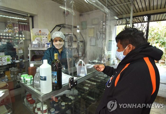 아르헨 법원, 코로나19 환자에 '미검증 치료제' 투여 명령 논란