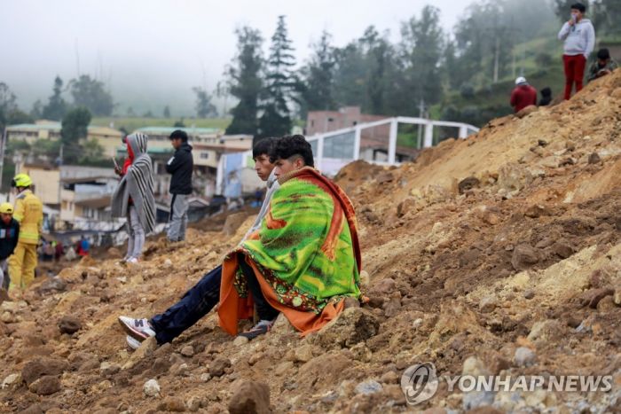 폭우·지진 덮친 에콰도르에 산사태까지…"16명 사망"