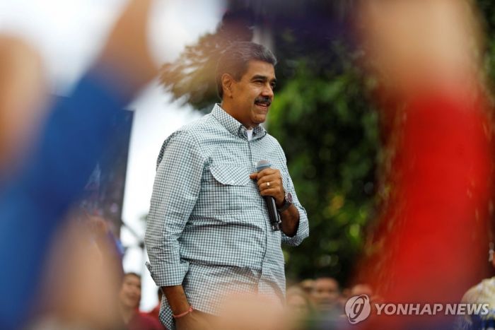 "스페인은 테러범수용소" 베네수 野인사 망명에 마두로 '말폭탄'