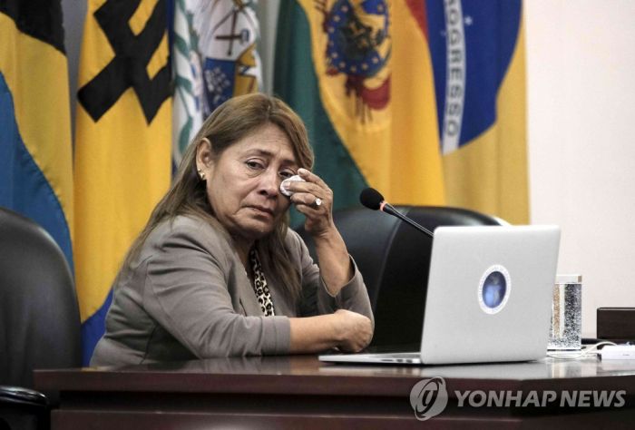 교감 아이 임신후 극단선택 에콰도르 학생 엄마, 국가 상대 소송