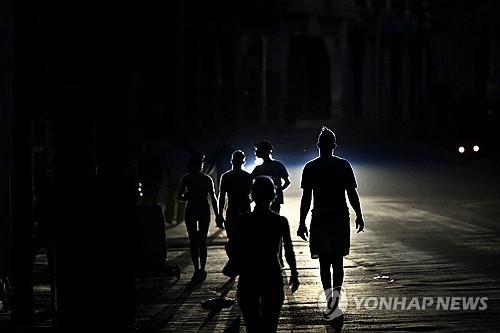미국, 쿠바 정보기관·장관도 제재…거세지는 파상공세(종합)