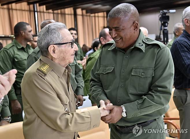 쿠바 최고위층 경호총책, 거리서 폭행당하고 고급 시계도 빼앗겨