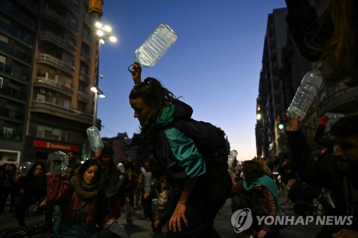 북부 물폭탄·남부 최악 가뭄…극단 달리는 남미 이상기후