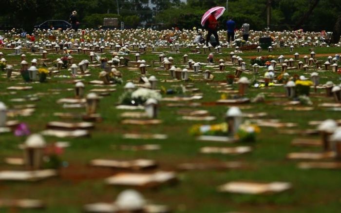 브라질 코로나 주간 일평균 사망 300명 아래로…18개월만에 처음