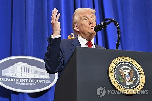트럼프, 또 판사 '공격'…"미치광이들, 대통령 권한 노려"