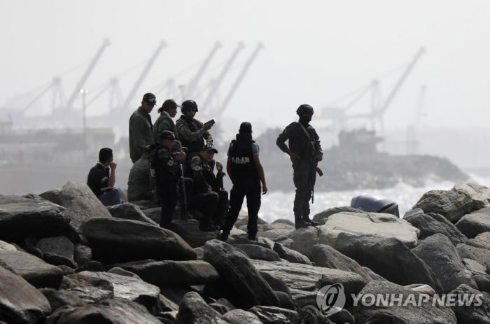 "총 대신 빗자루로 훈련"…실패 예견됐던 베네수엘라 침입작전