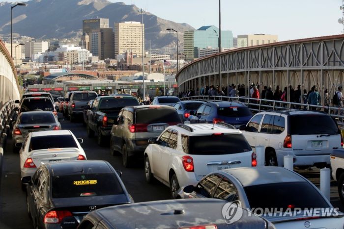 멕시코 대통령 "美 국경 교역 통행에 심각한 문제 없어"