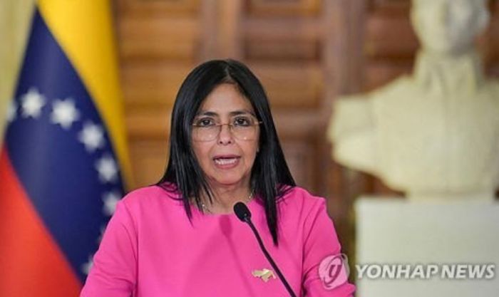 마두로 최측근 쳐내며… 트럼프에 손 내미는 베네수엘라 임시정부