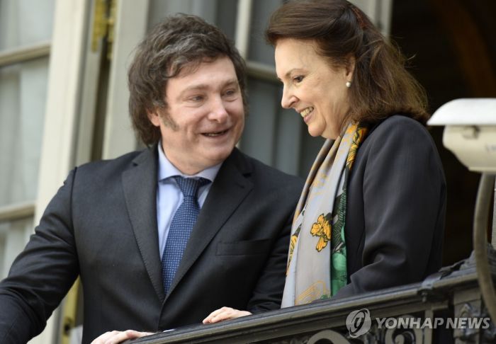아르헨 밀레이, 유엔에서 쿠바제재 해제 지지한 외교장관 경질