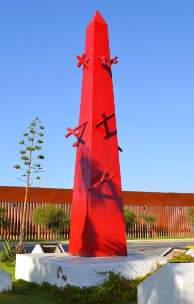 Monumento_a_los_migrantes_muertos_en_la_frontera_Mex-USA.jpg