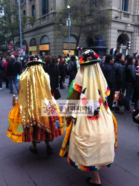 Festival_Latinoamericano_en_el_Centro_de_Santiago,_Chile_2013_(1).jpg