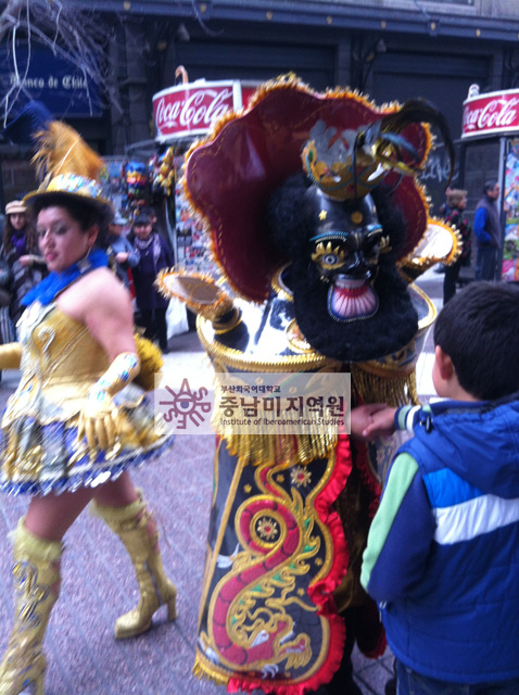 Festival_Latinoamericano_en_el_Centro_de_Santiago,_Chile_2013_(8).jpg